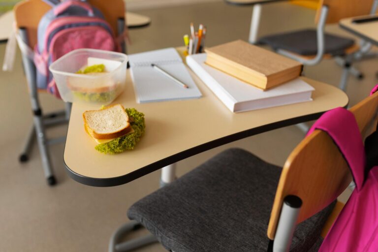 Sector 2 | Pachet alimentar zilnic pentru elevii Școlii Gimnaziale nr. 32, prin programul „Masa sănătoasă”