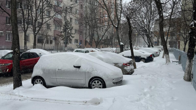 Ninsoare în București! ☃️ Prognoza anunță prima fulguială înainte de Crăciun, cu trei episoade de zăpadă în decembrie