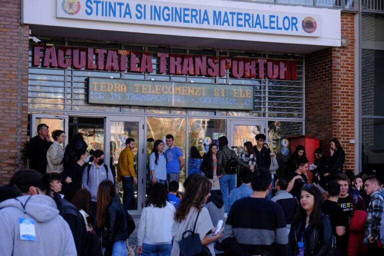 A început etapa de pre admitere la Politehnica. Doar două facultăți organizează examen de admitere