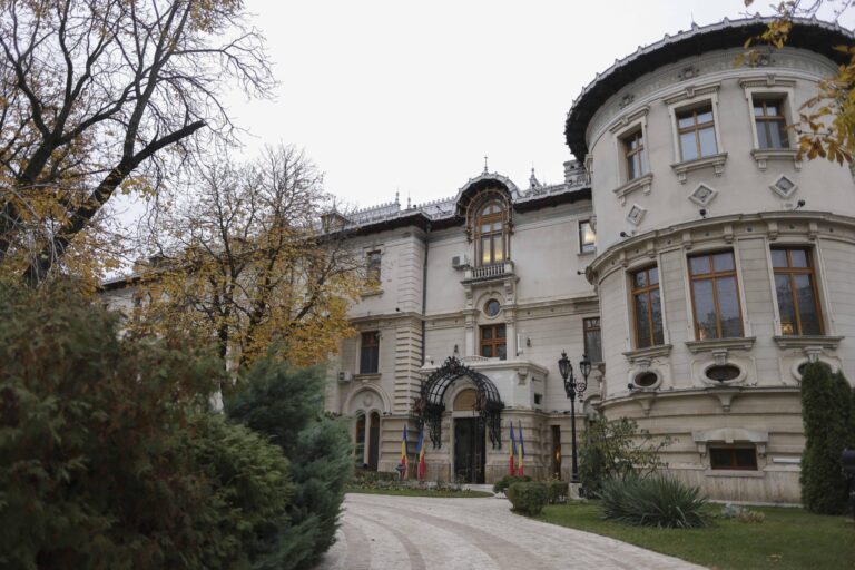 Acces gratuit la Muzeul Cotroceni de Ziua Culturii, cu expoziția „Lumini și umbre – Ferdinand și Maria”