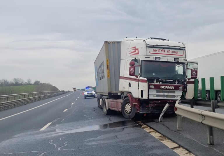 Accident grav pe A2, la Medgidia, cu un TIR implicat în coliziune