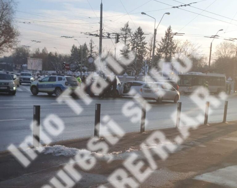 Accident pe Șoseaua Cotroceni, la Grădina Botanică, unde traficul este îngreunat