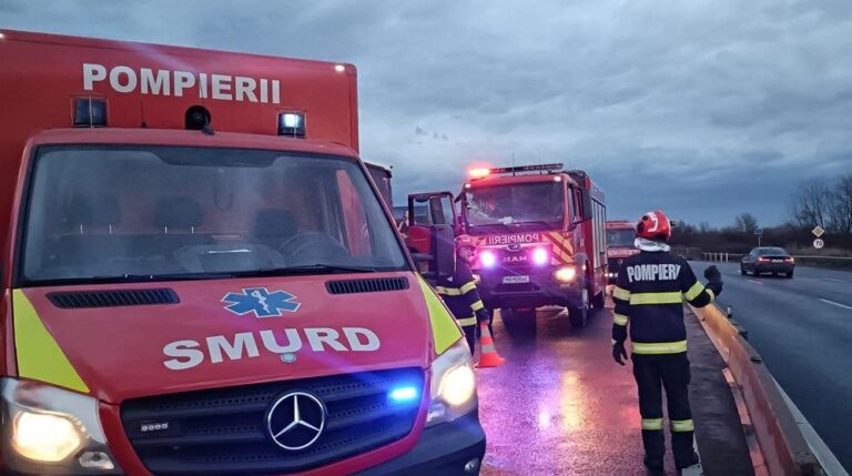Accident pe Șoseaua Fundeni: Autoutilitară răsturnată cu butelii