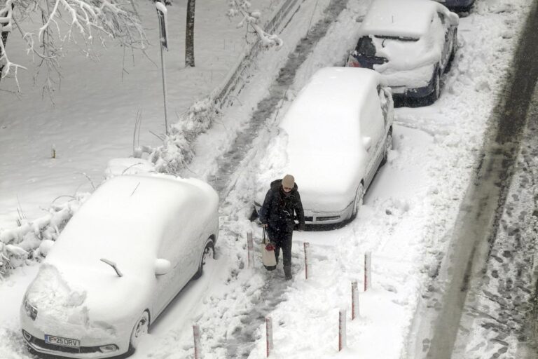 Aerul din Capitală, poluat în cele mai multe zone. Gerul și sistemele de încălzire au ridicat nivelul de particule toxice