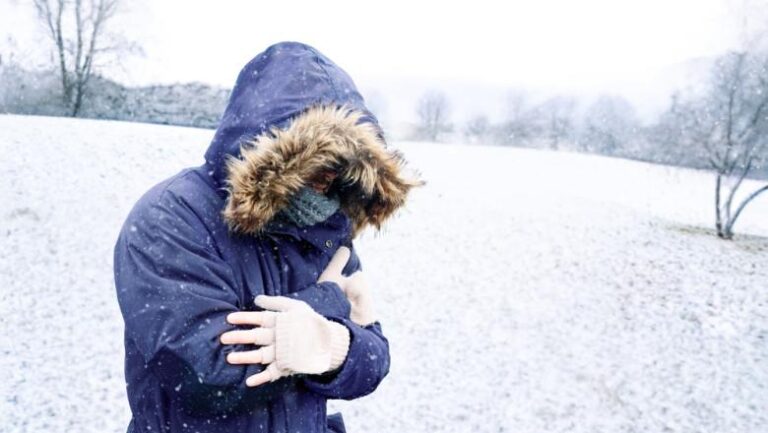 Alerte meteo: cod galben de ger în 13 județe. ANM anunță lapoviță, polei și vânt. Vremea la București