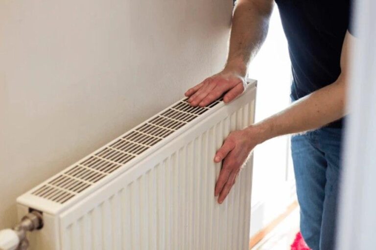 Apelul disperat al unui bucureștean către autorități: „Cum se poate ca atâtea imobile din București să depindă de un singur cazan cu abur fierbinte?”