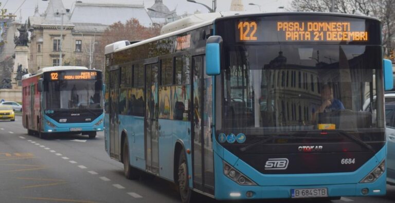 Autobuzele liniilor 122 și 137 vor opri și în stația „Universitate”, de miercuri