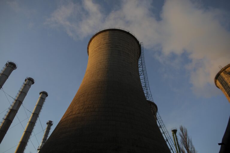 Avaria de la CET București Sud a fost rezolvată. Mai durează însă până revine căldură la cele 3.500 de blocuri