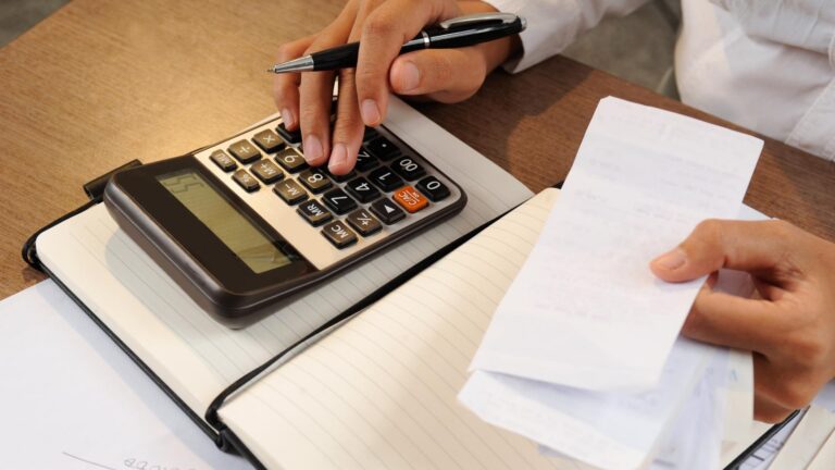 Bucureșteni din Berceni, nemulțumiți de întârzierile în procesarea taxelor și impozitelor