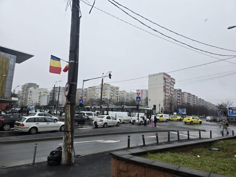 Defecțiune pe traseu STB, tramvaie împotmolite pe Calea 13 Septembrie