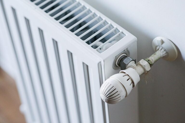 Guvernul amână din nou amenda pentru nemontarea de repartitoare pentru căldură