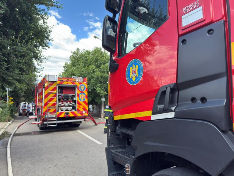 Incendiu devastator în Sectorul 5 al Capitalei, cu intervenția rapidă a poliției