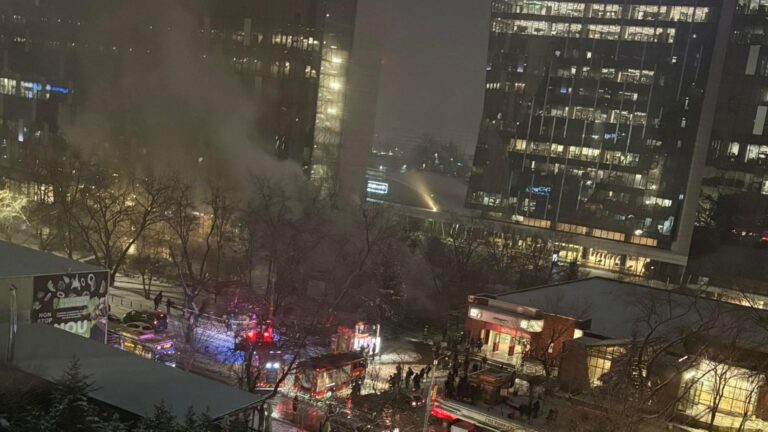 Incendiu lângă stația de metrou Pipera, trafic aproape blocat pe Dimitrie Pompeiu