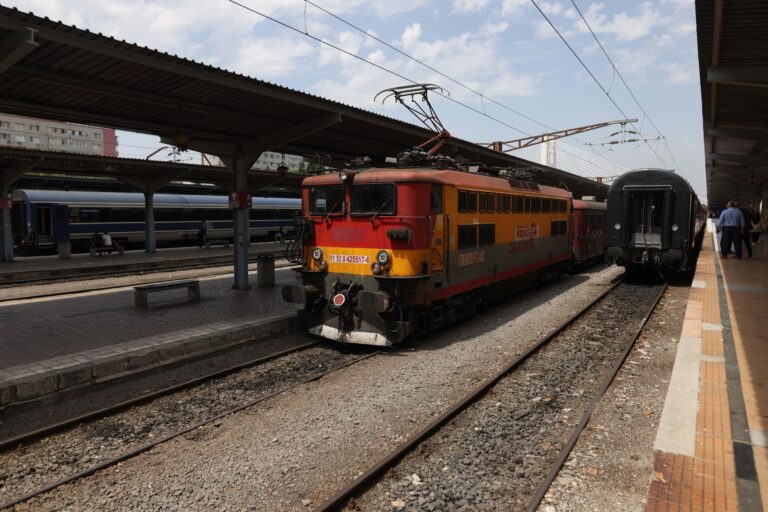 Întârzieri semnificative în Gara de Nord, luni dimineață, cu trenuri sosind cu ore întârziere