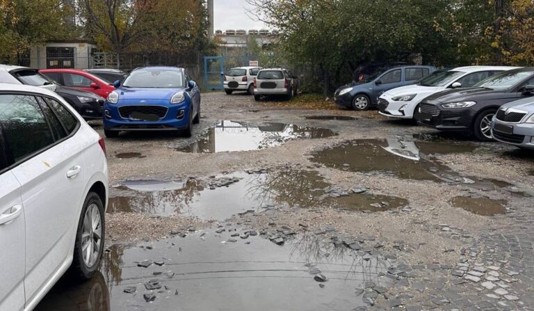 O nouă parcare specială pentru microbuze și autobuze în apropiere de Autogara Militari