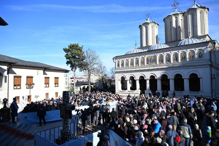 Programul de Bobotează la Patriarhie. Detalii despre sfințirea Agheasmei Mari și vizitarea Catedralei Naționale