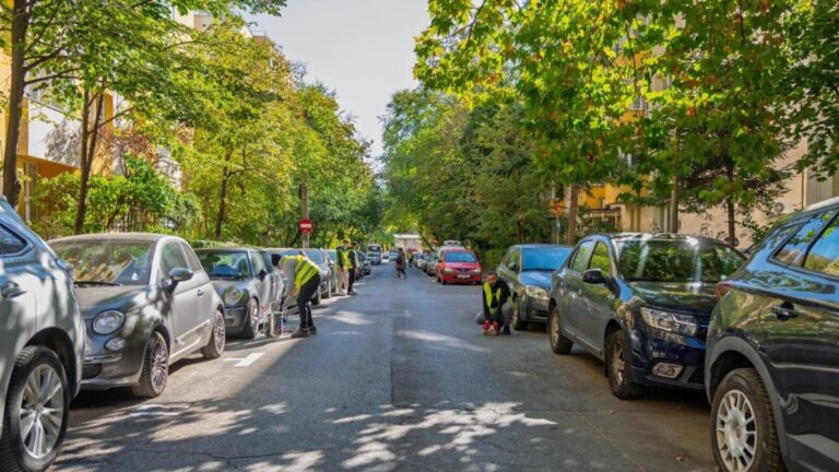 Sector 2 | Trei mașini pe zi ridicate de pe domeniul public în 2025. Sunt mai multe decât în perioada 2021 – 2024 la un loc