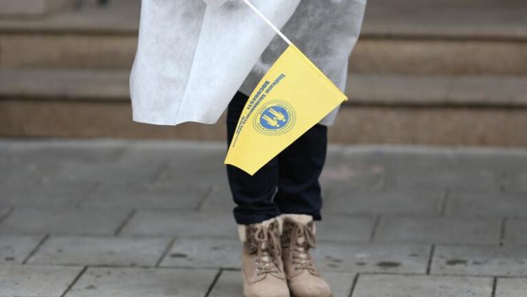 Sindicaliştii din sănătate solicită excluderea spitalelor publice de la tăierea salariilor cu 10%