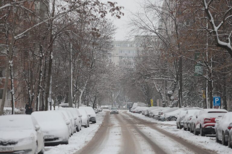 Situație surprinzătoare în Sectorul 3: curățenia parcărilor de reședință se suspendă