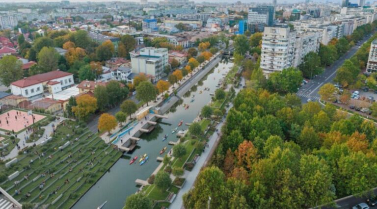 Transformarea albiei betonate a Dâmboviței într-un coridor verde-albastru până în 2035
