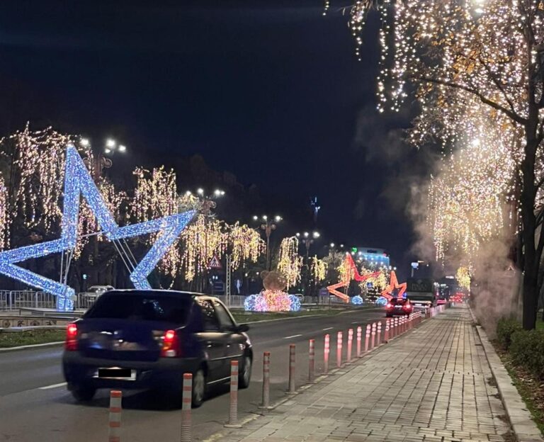 Ultimele seri și nopți cu luminițe de sărbători în București