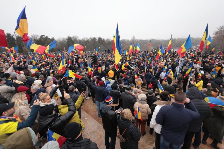 Un marș spontan neautorizat are loc în București, perturbând circulația