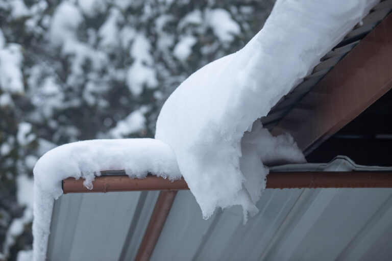 Iarna aduce pagube de zeci de mii de euro pentru proprietarii de locuințe. Cea mai mare despăgubire plătită a trecut de 30.000 de euro