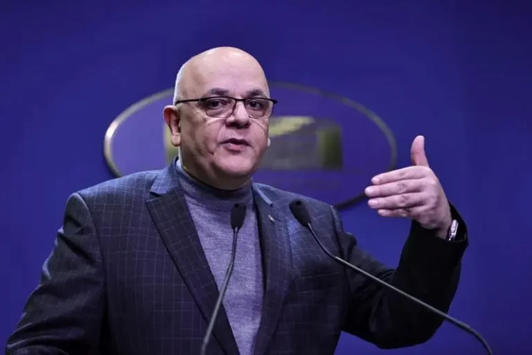 Raed Arafat propune limitarea accesului copiilor la rețelele sociale