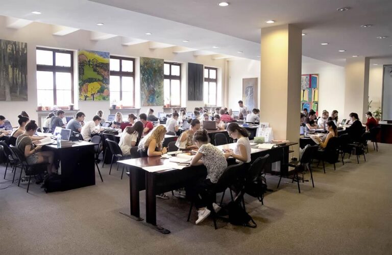 Academia de Științe Economice organizează tururi ghidate pentru absolvenții de liceu interesați de admitere