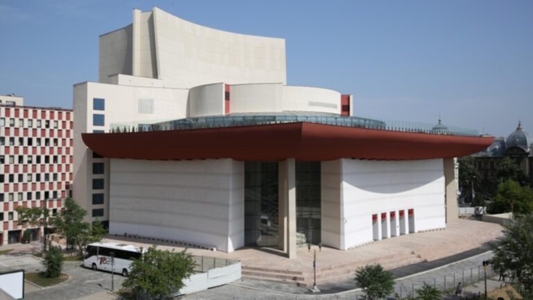 Actorii TNB protestează împotriva programului de lucru de opt ore: „Ucide creativitatea”