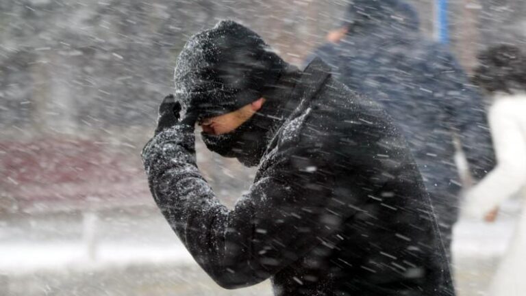 Alerte meteo pentru ploi, ninsori și vânt puternic în România