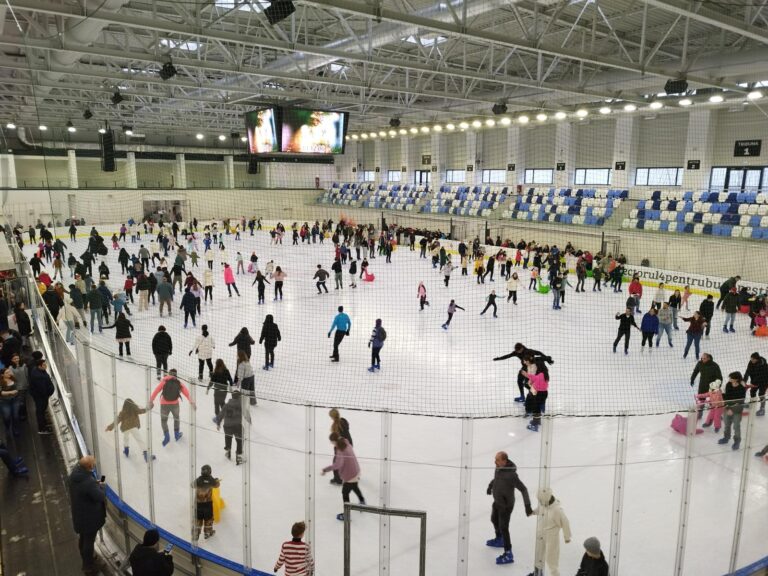 Berceni Arena se redeschide integral pentru public în acest weekend. Care e programul patinoarului de vineri, sâmbătă și duminică
