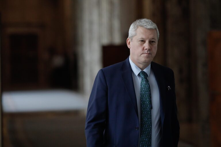 Cătălin Predoiu, ministrul de Interne, își exprimă opinia asupra accesului minorilor la rețele sociale