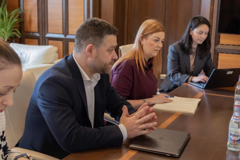 Ciucu propune dezvoltarea de parcări subterane în centrul Bucureștiului, în cadrul întâlnirii cu Banca Mondială