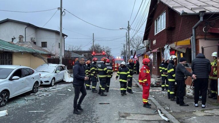 Explozie într-o locuință din Sectorul 2 din Capitală. Două victime primesc îngrijiri medicale