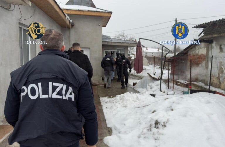 Investigație DIICOT: Grupare de români implicată în vânzarea de programe TV piratate