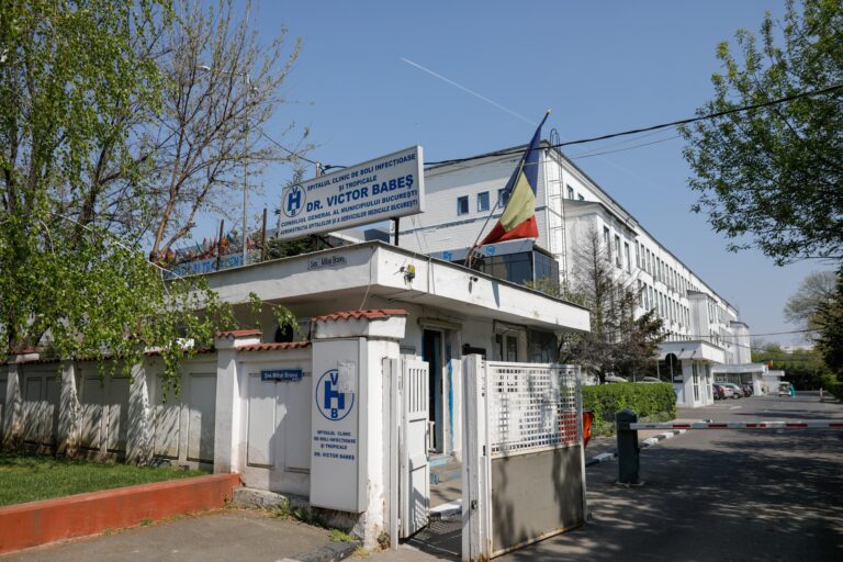 O firmă neautorizată a fost aleasă să verifice instalațiile electrice de la Victor Babeș. Factura se ridică la 7.000 de euro