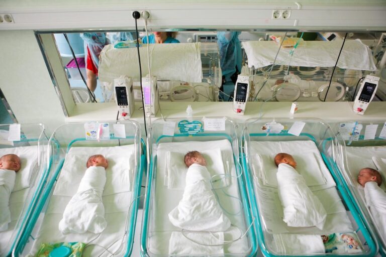 Primăria Capitalei are restanțe de peste 10 milioane de lei către mame. Plățile pentru stimulentul nou-născuților au fost suspendate din octombrie