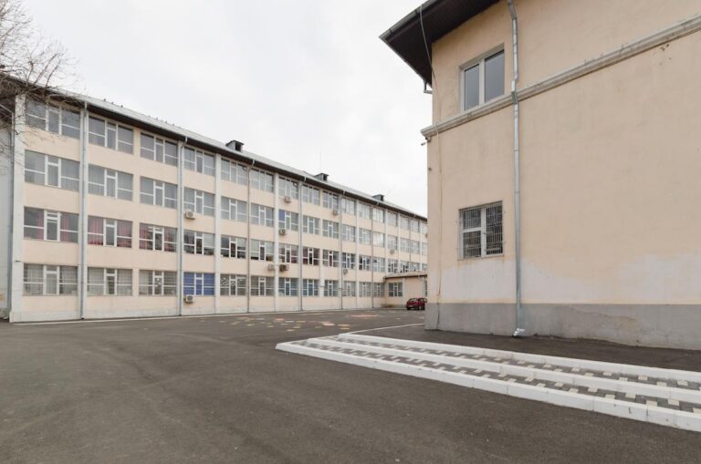 Sector 5 | O școală a suspendat licitația pentru închirierea sălii de sport, obținând doar 1.000 de lei pe parcursul anului. Banii nu au fost transferați Primăriei