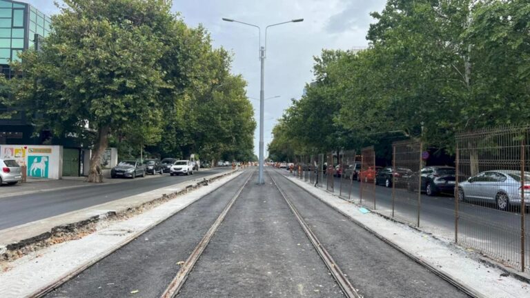 Trafic închis pe Strada Clăbucet pentru lucrări la șinele de tramvai de aici. Șoferii pot ocoli prin Str. Puțul lui Crăciun