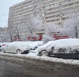 Circulația rutieră închisă pe A1, A7 și porțiuni din A0 din cauza ninsorii