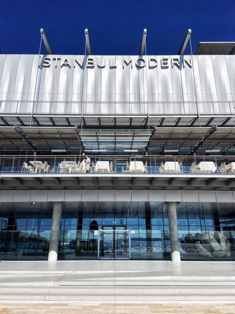 Istanbul Modern, muzeul proiectat de Renzo Piano, a fost inaugurat pe malul Bosforului