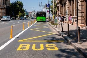 Liniile 330 și 335 către Băneasa, insuficiente în weekend