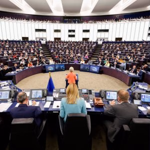 Parlamentul European a dezactivat funcțiile AI pe dispozitivele de serviciu