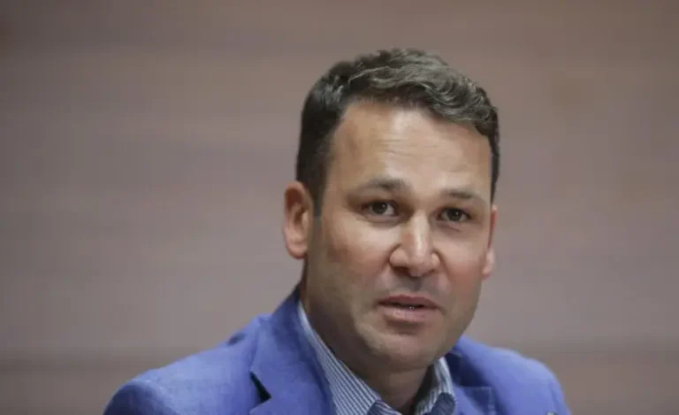 Tot mai mulți locuitori îl vor pe Robert Negoiță înapoi la Primărie