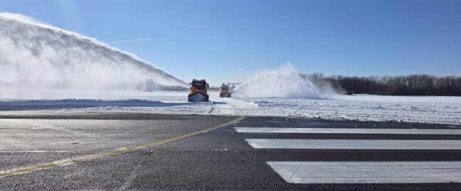 Traficul aerian pe aeroporturile din București se desfășoară în condiții de iarnă