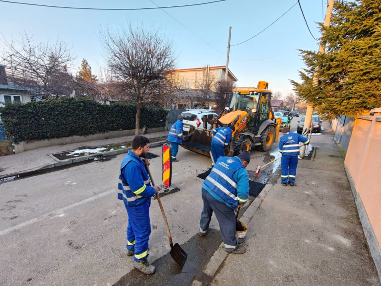 Sector 2 | Se repară străzile, echipele au ieșit în teren
