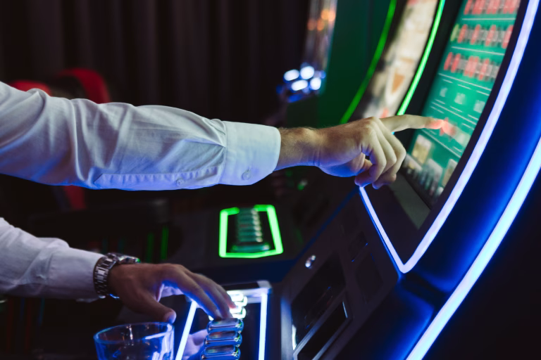 Parlamentul dezbate interzicerea reclamelor la jocuri de noroc între 6:00-24:00