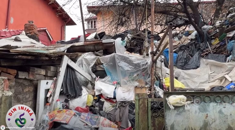 Primăria Sectorului 5 a evacuat 50 de tone de deșeuri dintr-o curte