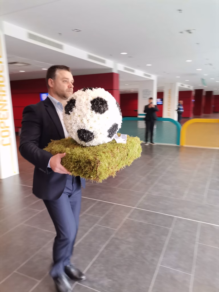 Ciprian Ciucu a adus un omagiu la catafalcul lui Mircea Lucescu